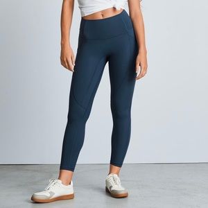 Everlane Perform Pocket Legging Size Medium Used